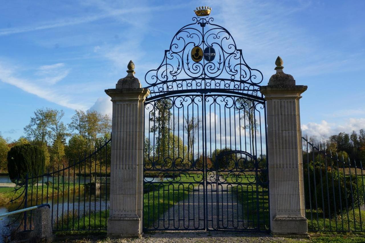 Chateau De Vitry-La-Ville Buitenkant foto