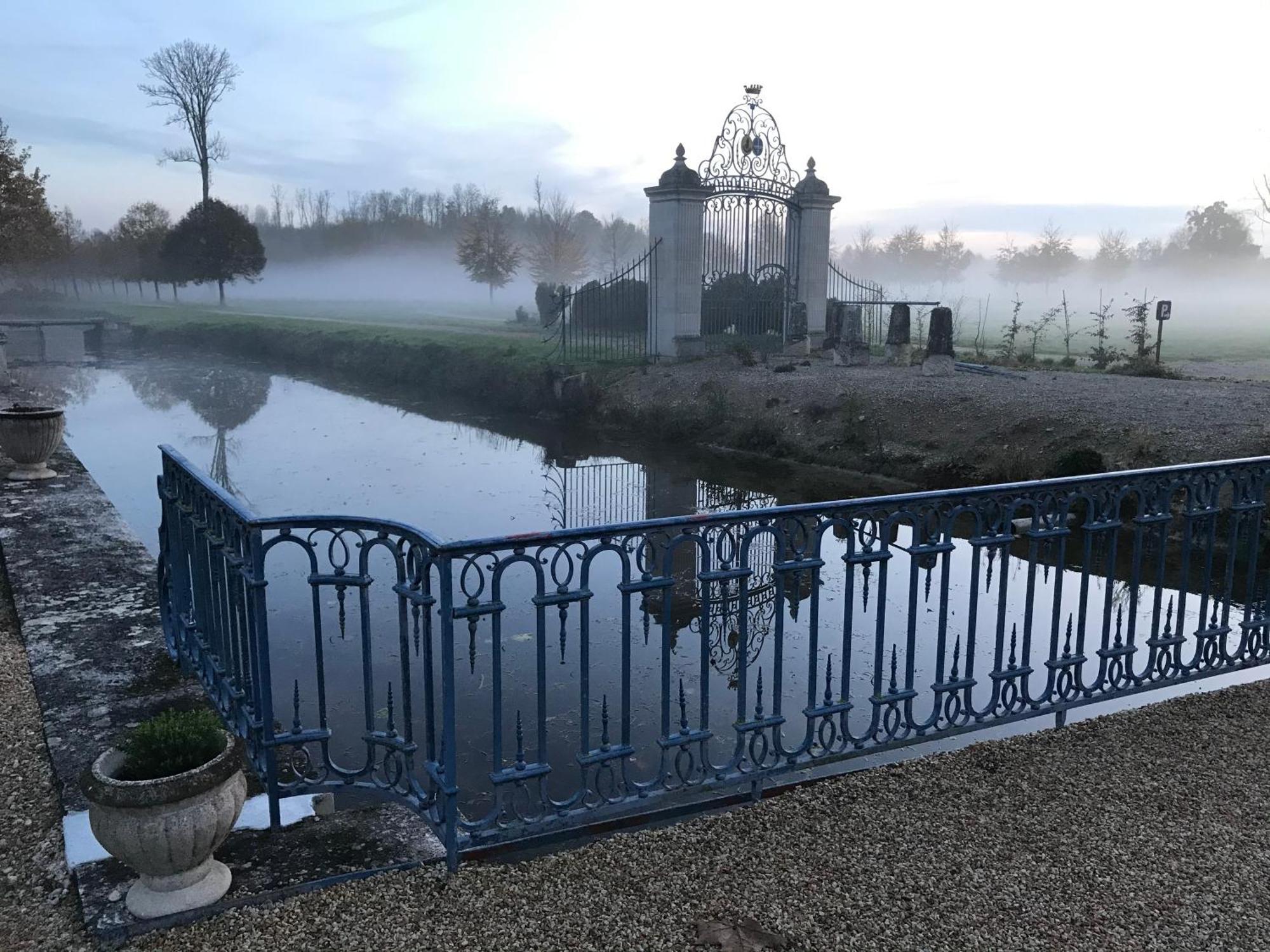 Chateau De Vitry-La-Ville Buitenkant foto
